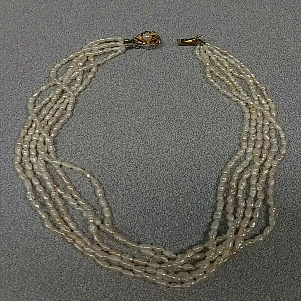Fresh water pearls necklace